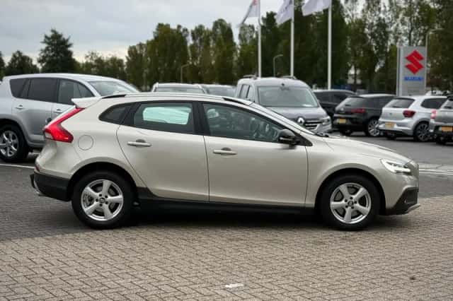 Volvo V40 (2017) thumbnail 6
