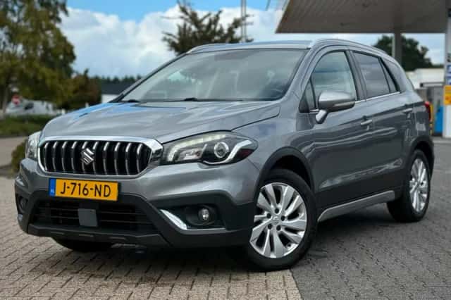 Suzuki S-CROSS (2017) thumbnail 1