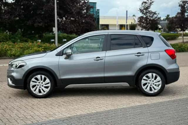 Suzuki S-CROSS (2017) thumbnail 2