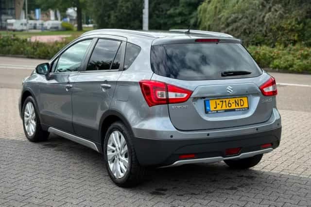 Suzuki S-CROSS (2017) thumbnail 3