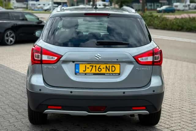 Suzuki S-CROSS (2017) thumbnail 4