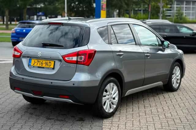 Suzuki S-CROSS (2017) thumbnail 5