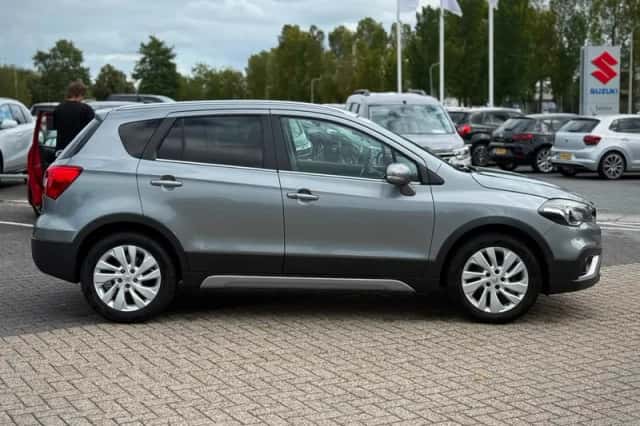 Suzuki S-CROSS (2017) thumbnail 6