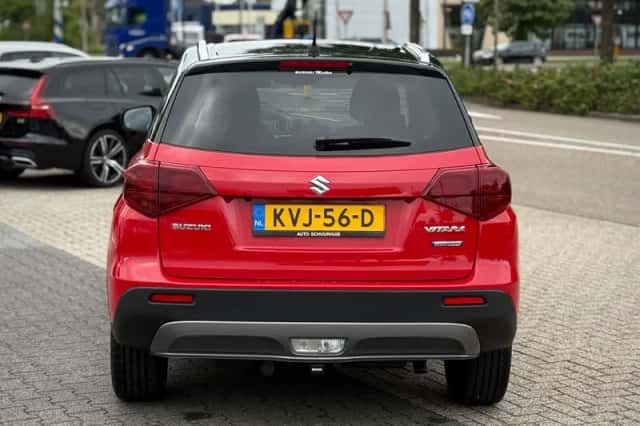 Suzuki Vitara (2023) thumbnail 4