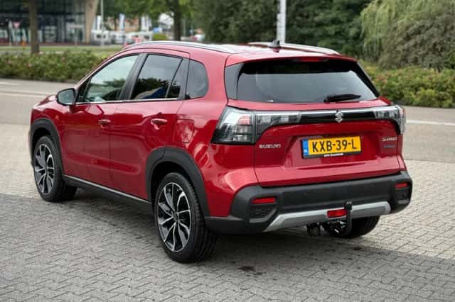 Suzuki S-Cross (2023) thumbnail 3