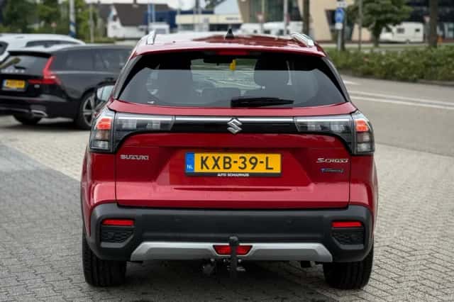 Suzuki S-Cross (2023) thumbnail 4