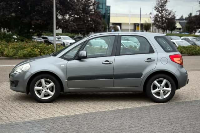 Suzuki SX4 (2006) thumbnail 2