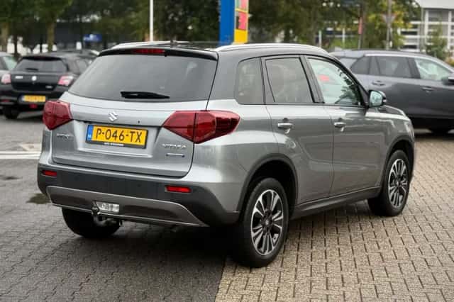 Suzuki Vitara (2022) thumbnail 5