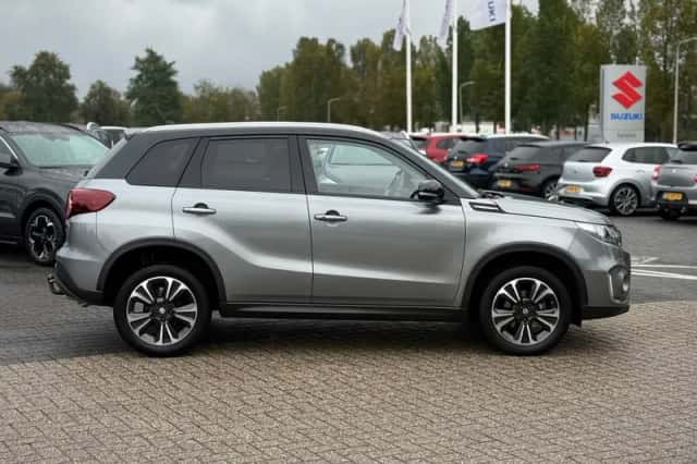 Suzuki Vitara (2022) thumbnail 6
