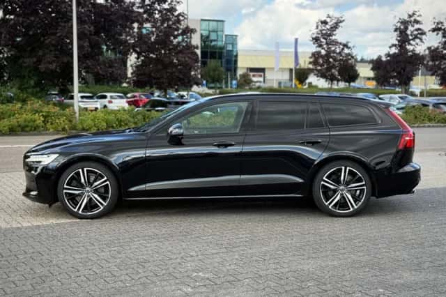 Volvo V60 (2021) thumbnail 2
