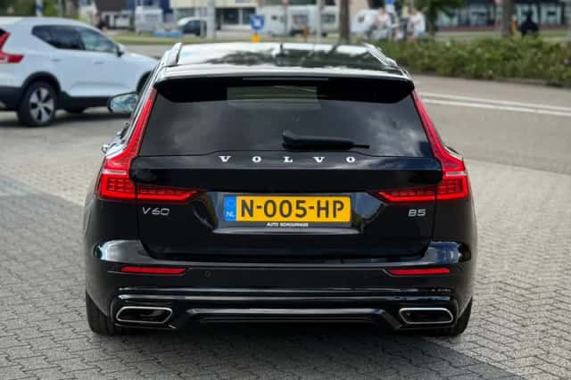 Volvo V60 (2021) thumbnail 4