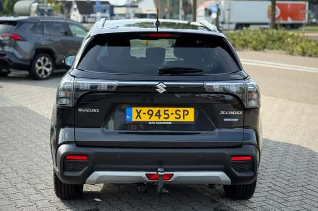 Suzuki S-Cross (2022) thumbnail 4
