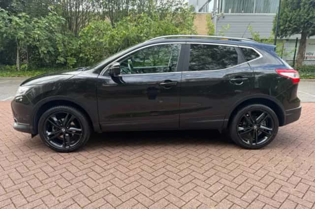 Nissan Qashqai (2016) thumbnail 3