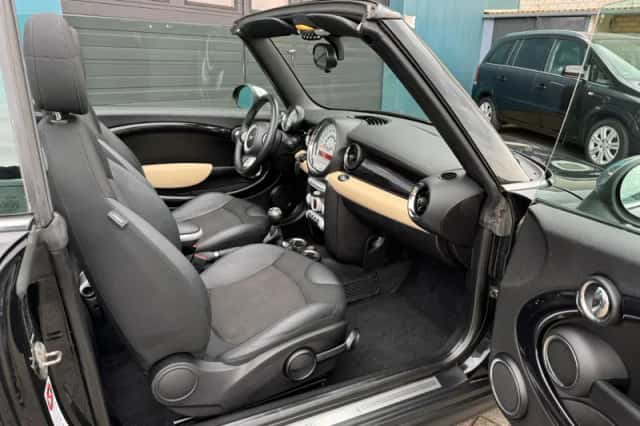 MINI Cabrio (2010) thumbnail 5