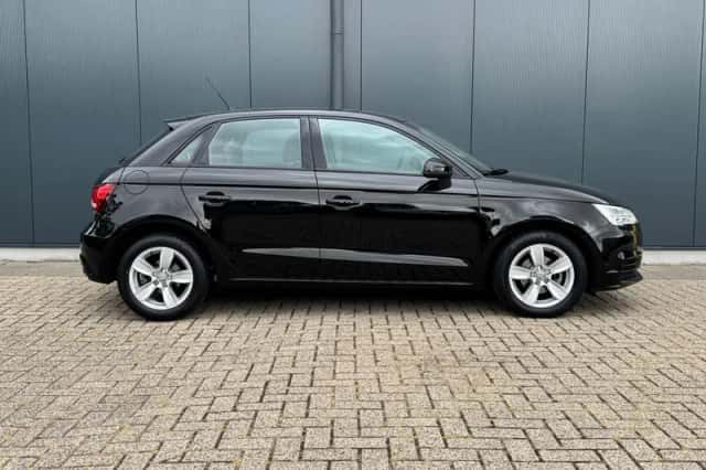 Audi A1 (2018) thumbnail 2