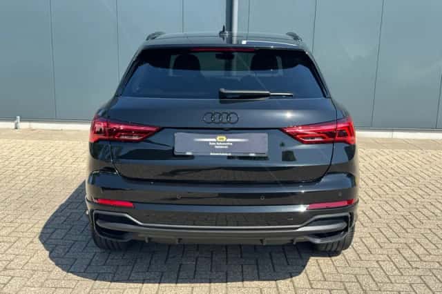Audi Q3 (2023) thumbnail 4