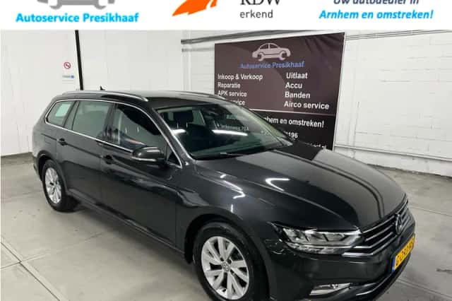 Volkswagen Passat (2019) thumbnail 1