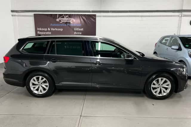 Volkswagen Passat (2019) thumbnail 5