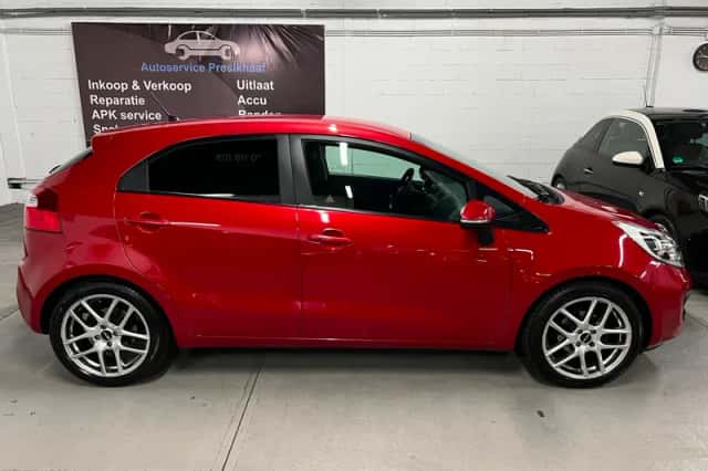 Kia Rio (2013) thumbnail 5