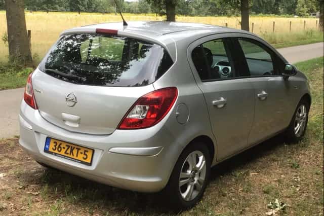 Opel Corsa (2011) thumbnail 5