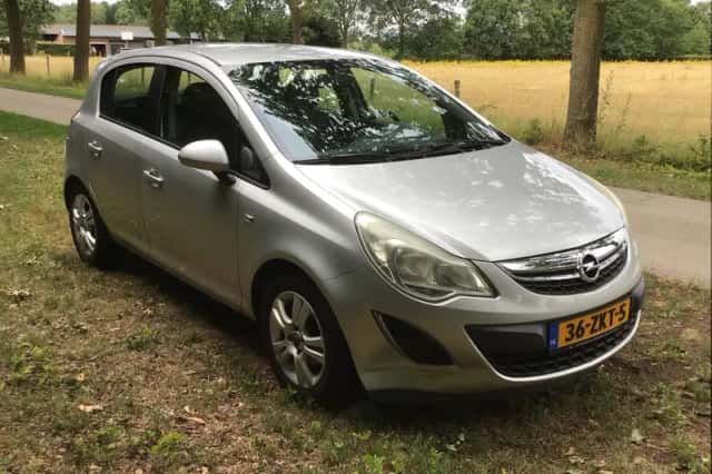 Opel Corsa (2011) thumbnail 6