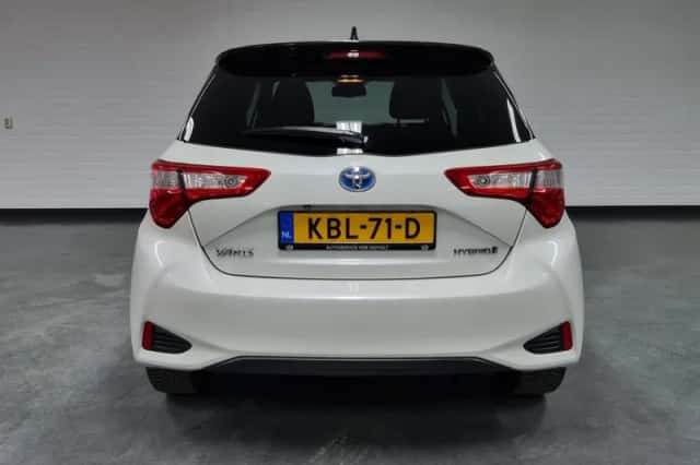 Toyota Yaris (2018) thumbnail 5