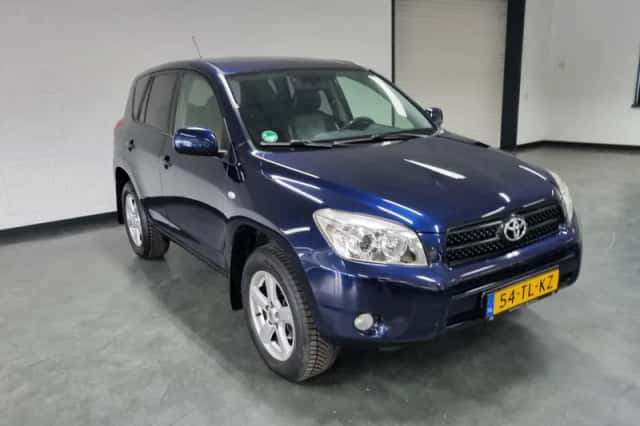Toyota RAV4 (2006) thumbnail 3
