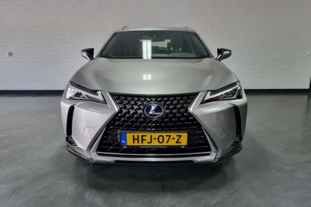 Lexus UX (2022) thumbnail 2