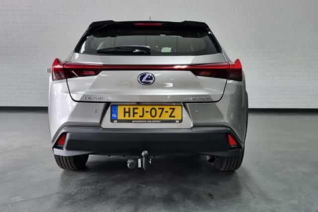 Lexus UX (2022) thumbnail 5