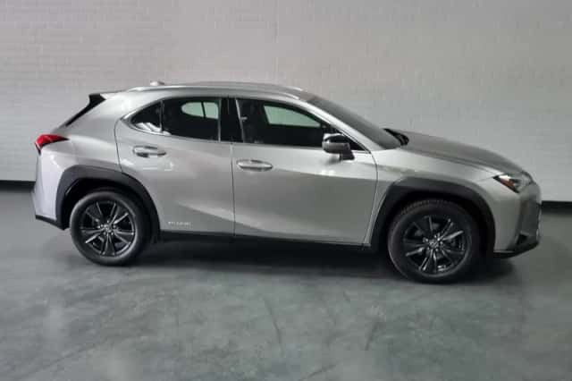 Lexus UX (2022) thumbnail 6