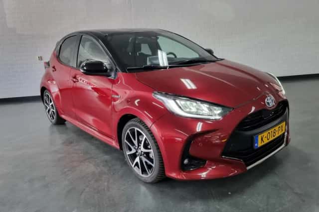 Toyota Yaris (2021) thumbnail 3