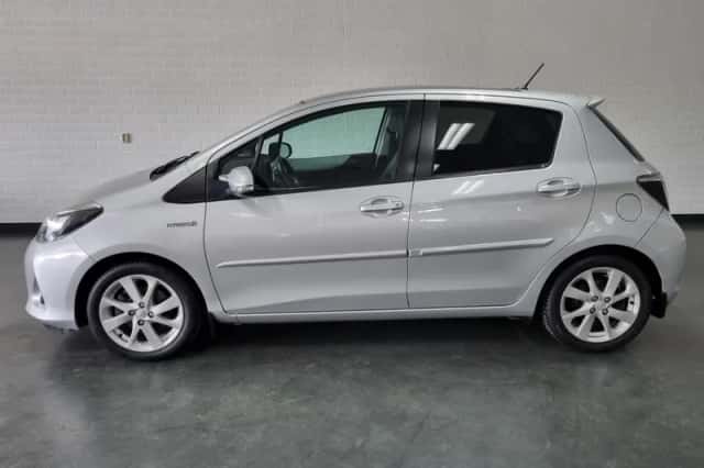 Toyota Yaris (2012) thumbnail 4