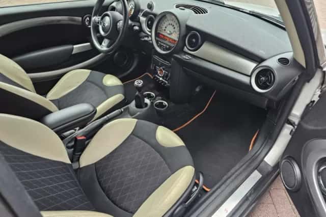 MINI Clubman (2011) thumbnail 2