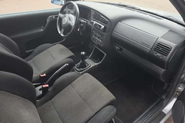 Volkswagen Golf (2002) thumbnail 2