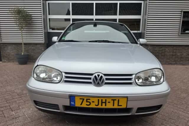 Volkswagen Golf (2002) thumbnail 3