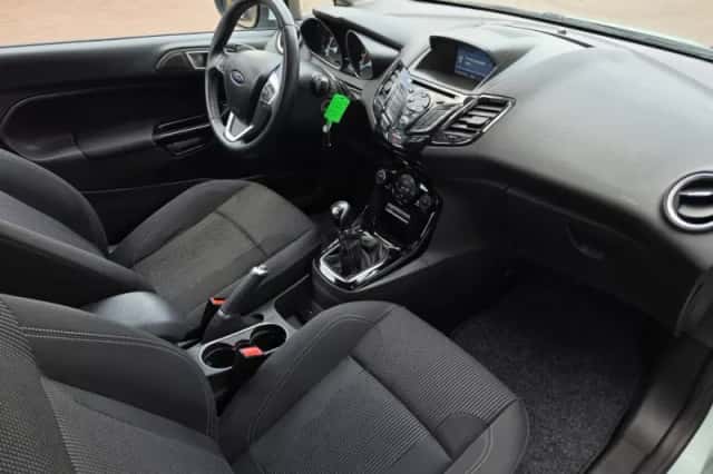 Ford Fiesta (2016) thumbnail 2