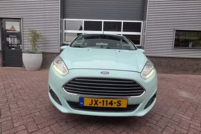 Ford Fiesta (2016) thumbnail 3
