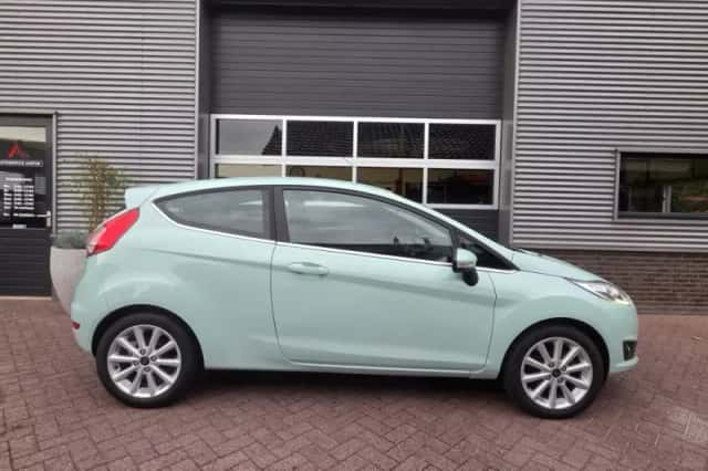 Ford Fiesta (2016) thumbnail 5