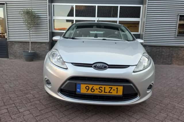 Ford Fiesta (2011) thumbnail 3