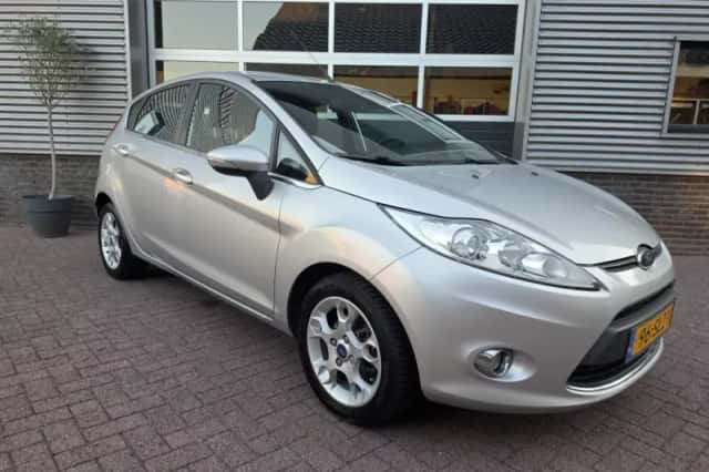 Ford Fiesta (2011) thumbnail 4
