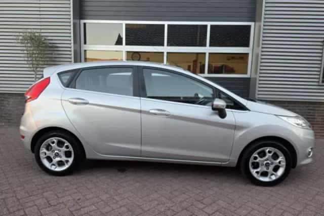Ford Fiesta (2011) thumbnail 5