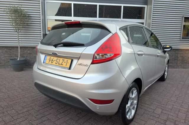 Ford Fiesta (2011) thumbnail 6