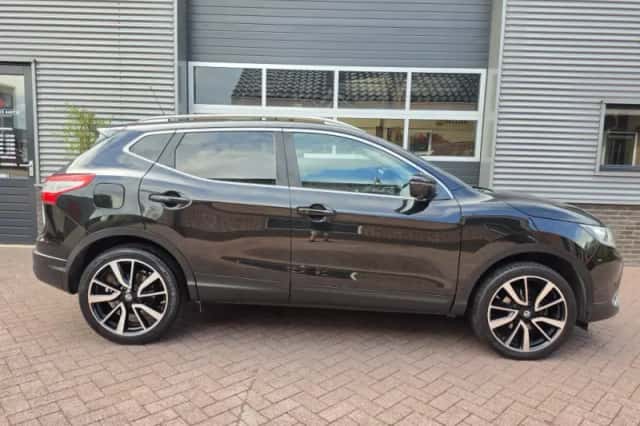 Nissan Qashqai (2015) thumbnail 5
