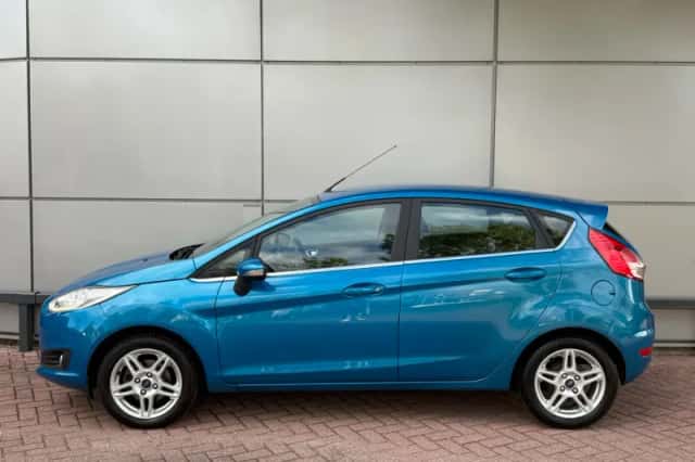 Ford Fiesta (2014) thumbnail 2