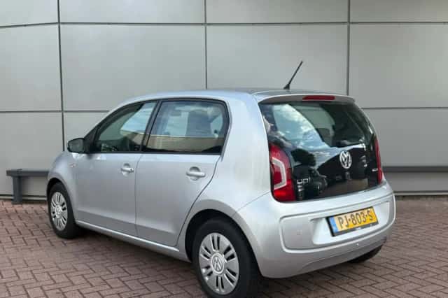 Volkswagen Up! (2016) thumbnail 3