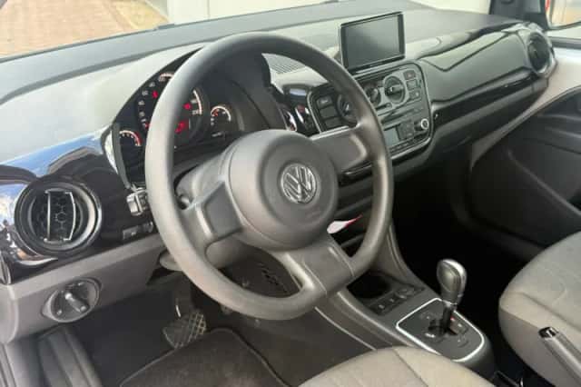 Volkswagen Up! (2016) thumbnail 5
