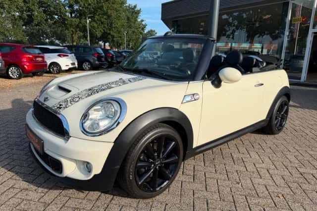 MINI Cabrio (2011) thumbnail 1