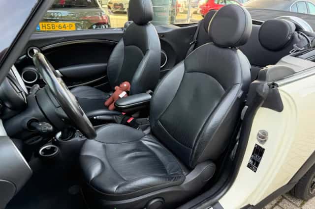 MINI Cabrio (2011) thumbnail 6