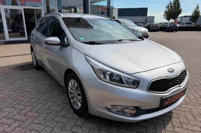 Kia Cee'd (2015) thumbnail 2