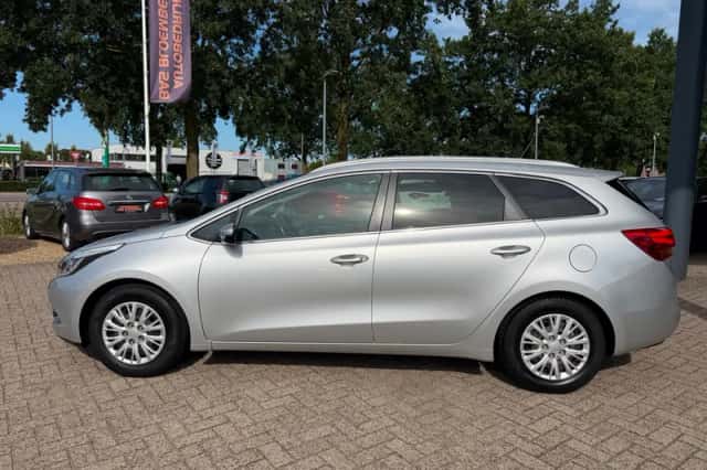 Kia Cee'd (2015) thumbnail 3